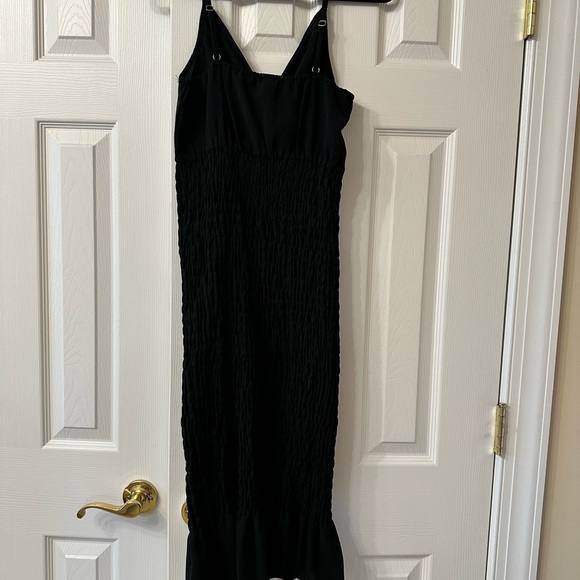 Black strapless dress with cut out in the front - Picture 3 of 4